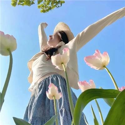 饥荒全村吃草根,我带全家顿顿肉